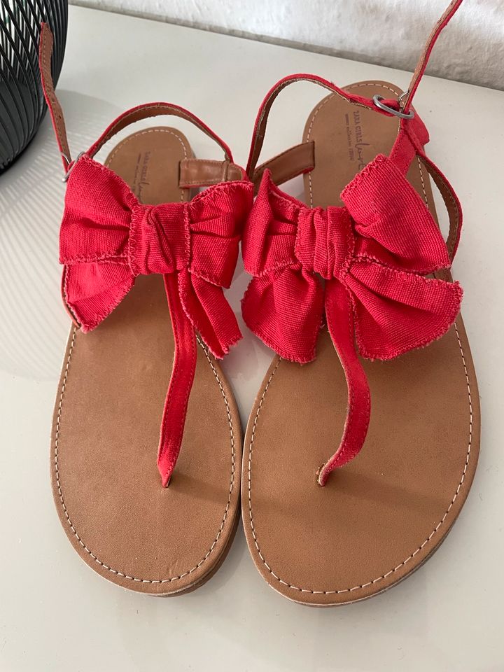 NEU Zara Sandalen Sandaletten Zehentrenner Gr. 37 Rot in Leinfelden-Echterdingen