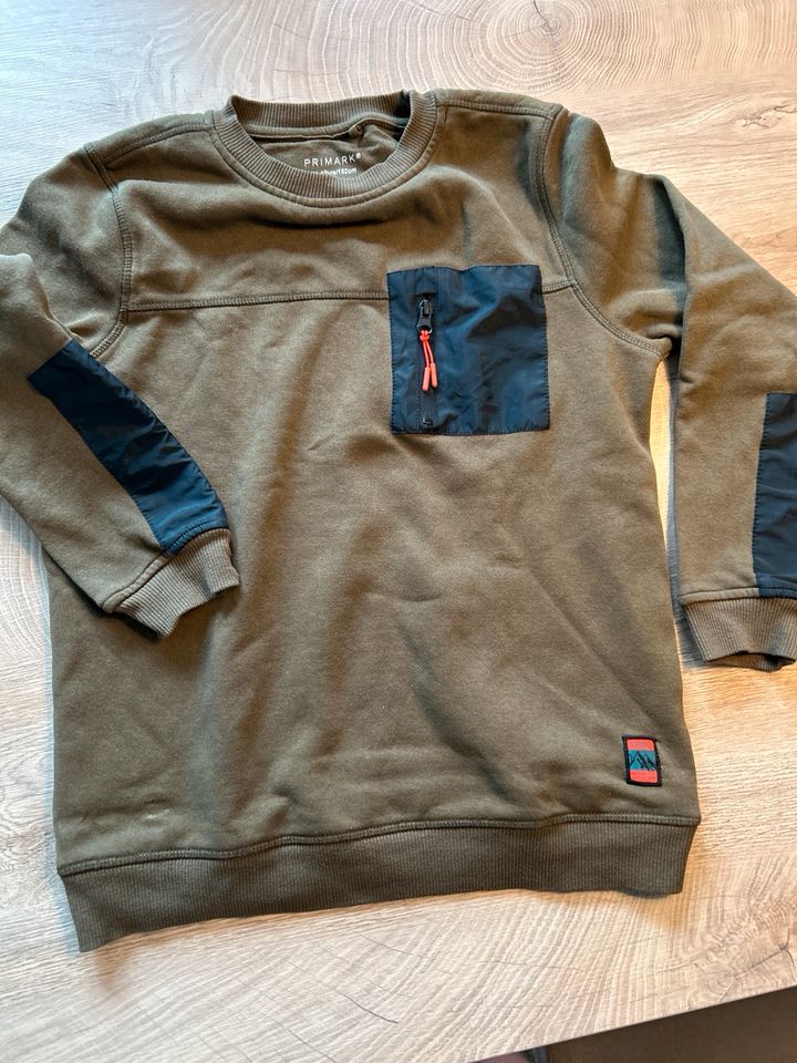 Bekleidungspaket Klamottenpaket Jungen Sweatshirt Größe 146/152 in Springe