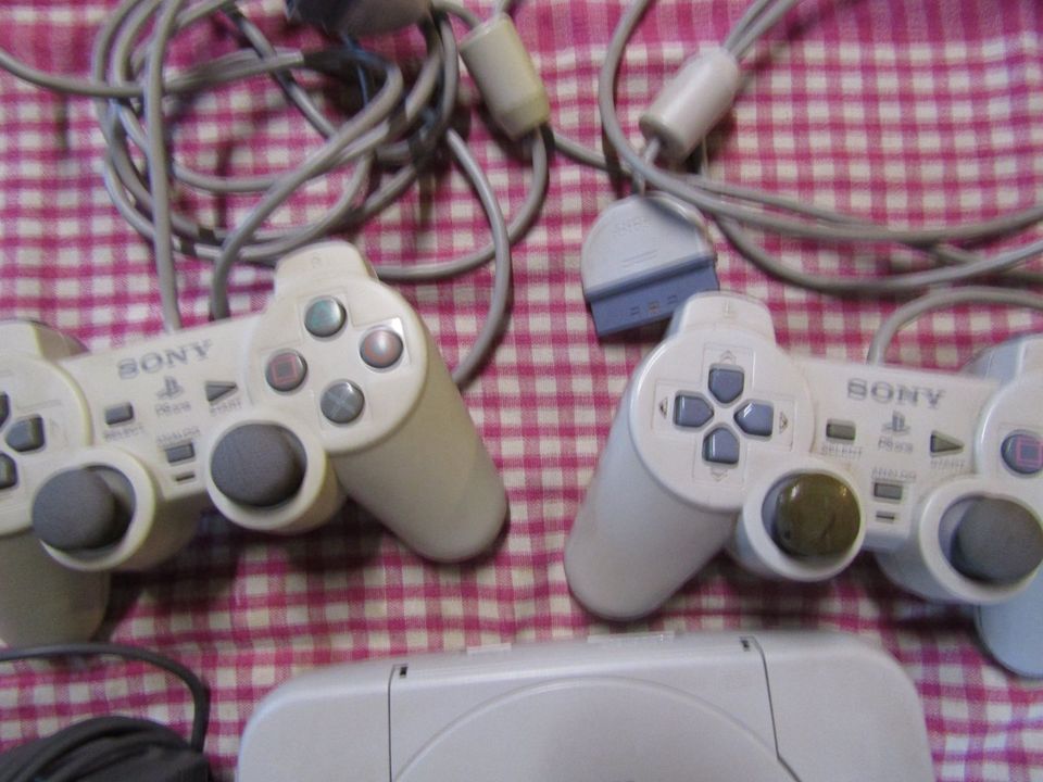 PLAYSTATION ONE; ! KABEL FEHLT;25-..-euro an selbstabholer in Schleiden