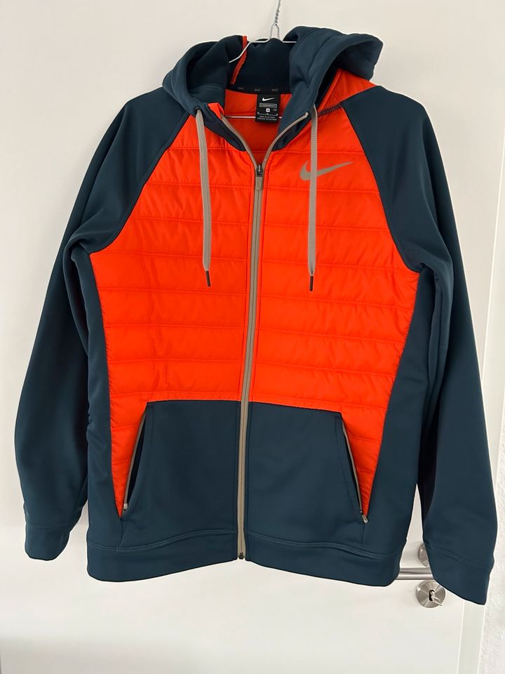 Nike Jacke Gr. M in Werne