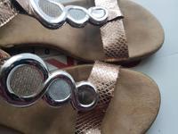 Rieker Sandalen rosègold Metall Applikation Gr. 40 Saarbrücken-Mitte - St Johann Vorschau