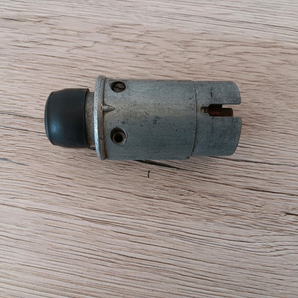 DDR Anhänger Stecker in Schilda