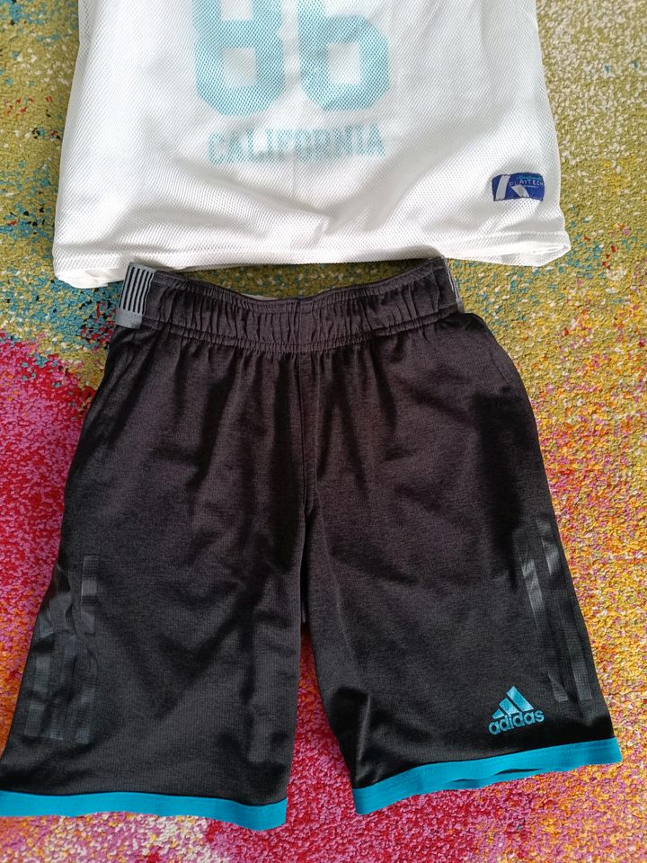 Adidas Sporthose+ Name it T-Shirt Gr. 122 in Aldenhoven