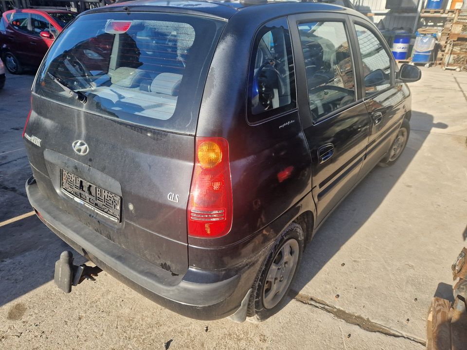 Hyundai Matrix Ersatzteileträger 1.6L Ebony Black VN9177 in Heilsbronn