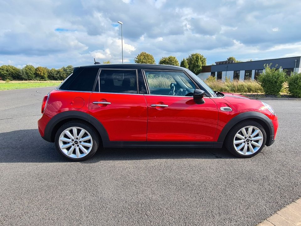 MINI COOPER in Red Chili (Automatik / Benzin) in Ronnenberg