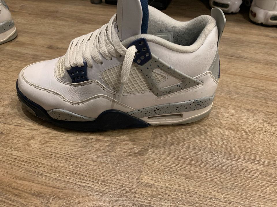 Jordan 4 mid Night Navy 40 in Wennigsen