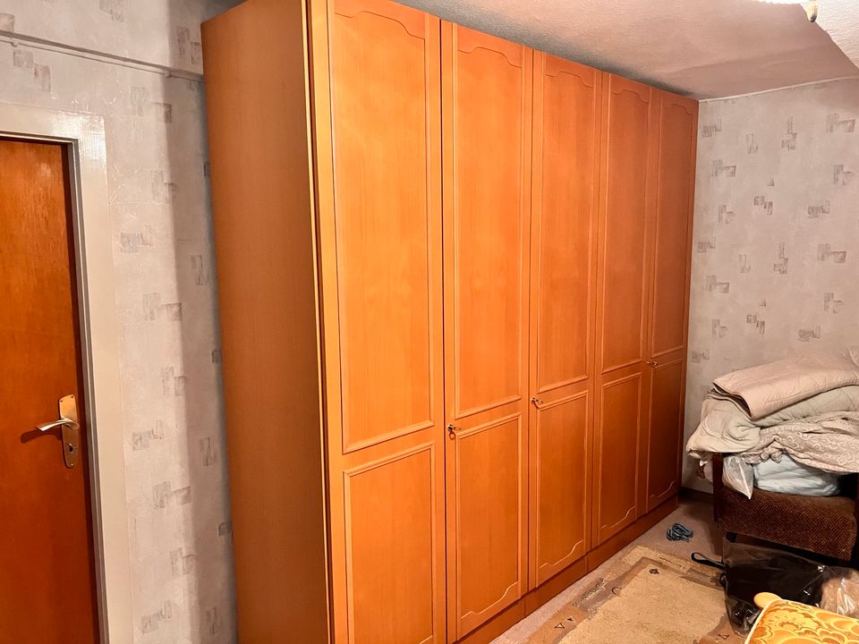 Schlafzimmerschrank, 2 Betten, Kommoden Set in Landau-Godramstein