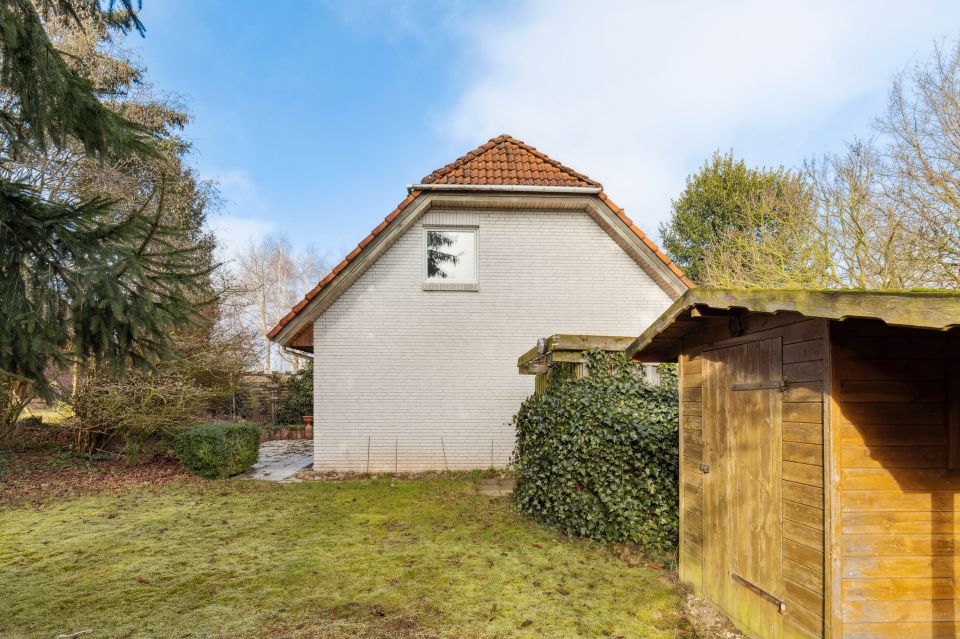 Steinburg: Doppelhaus in massiver Bauweise mit Doppelcarport in Steinburg