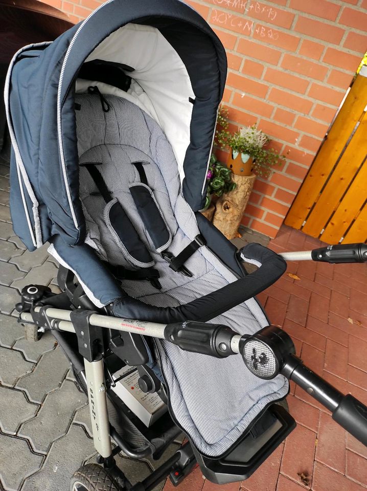 Kinderwagen mit Maxi Cosi in Thuine