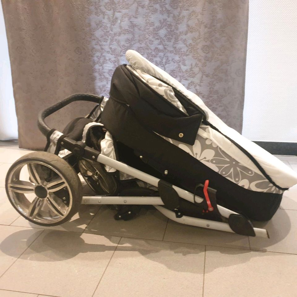 Kinderwagen der Firma Matrix in Niederkassel