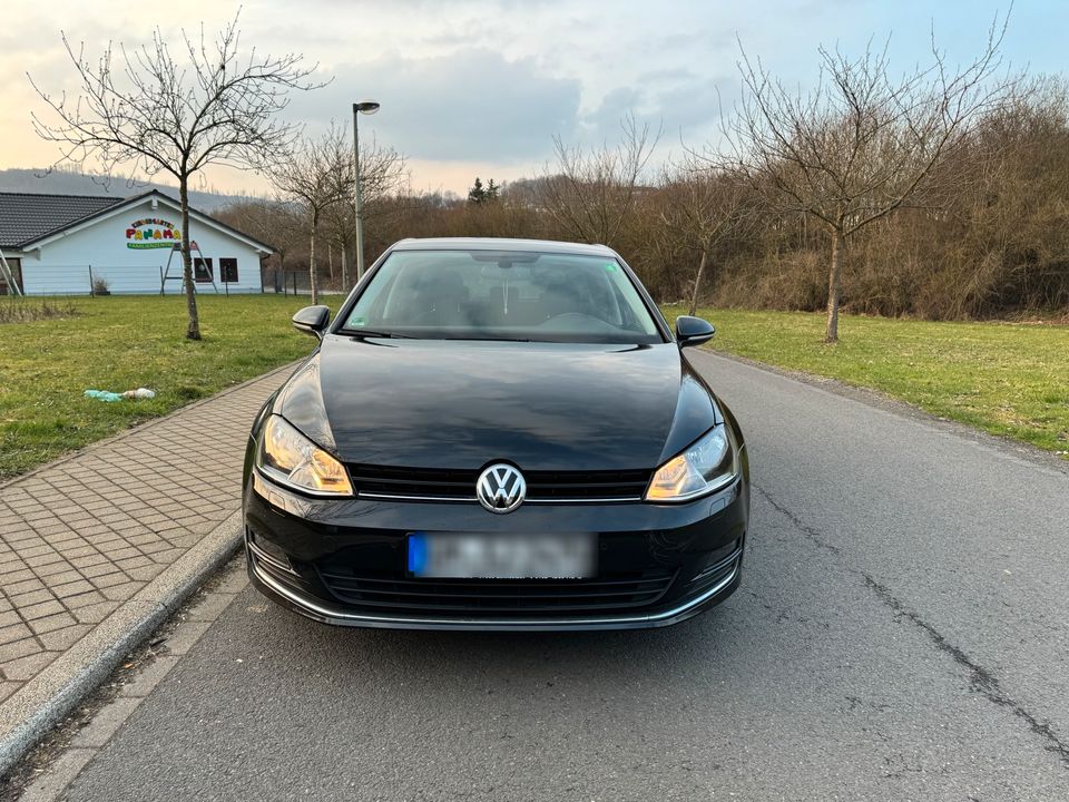 VW Golf 7 1.6 TDI LOUNGE *Automatik * *TÜV NEU in Lennestadt