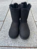 Neue, ungetragene Ugg Boots schwarz mit Doppelschlaufe Bayern - Warngau Vorschau