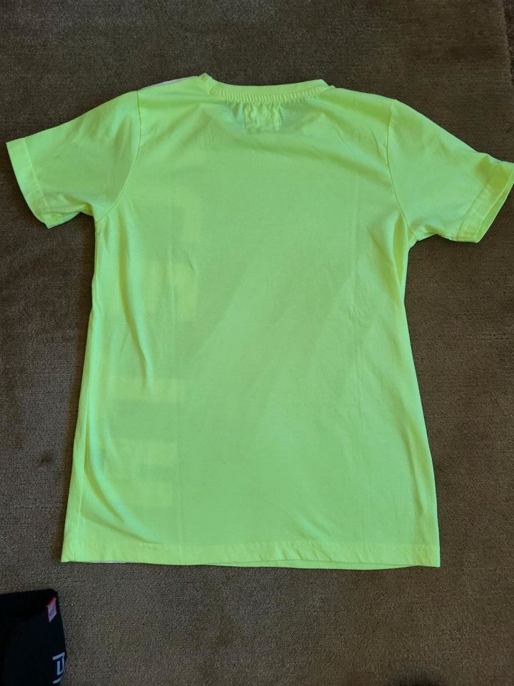 T- Shirt Gr 140 Neon Gelb in Bad Oeynhausen