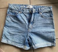 Jeans-Hotpants „Mango“, Gr. 40, jeansblau, sehr gut erhalten Bayern - Memmingen Vorschau