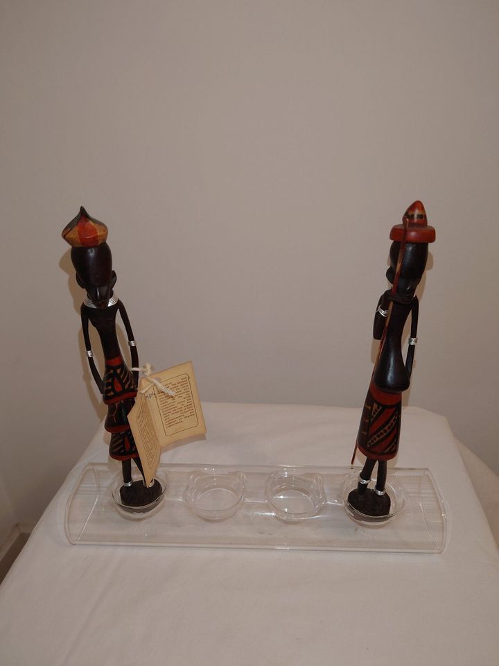 Afrikanische Figuren - handgearbeitet - stylish couple & shielder in Emmendingen