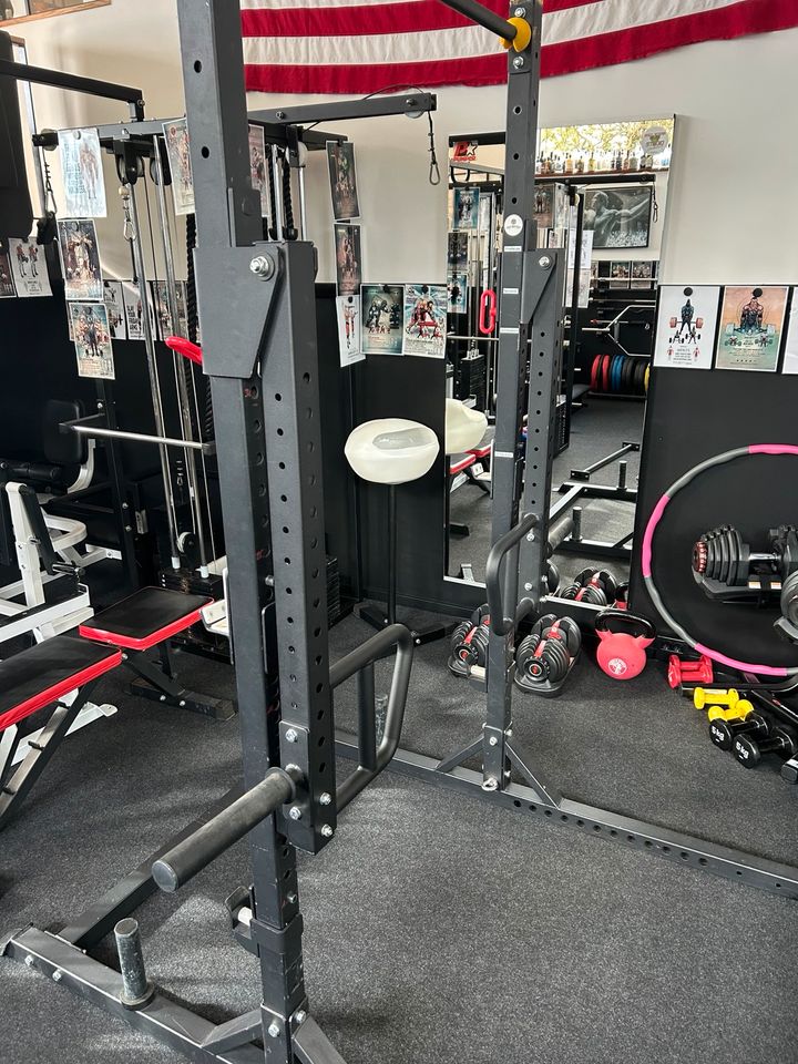 Squat Bench Press Pullup Rack von Sqmize ELITE CLUB SQ530 H225 in Staufenberg