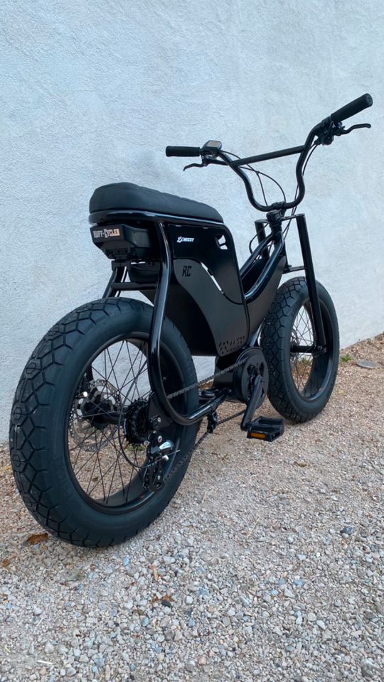 das kleine tiefschwarze Lil Missy Sondermodell eBike Bosch Motor in Klettgau