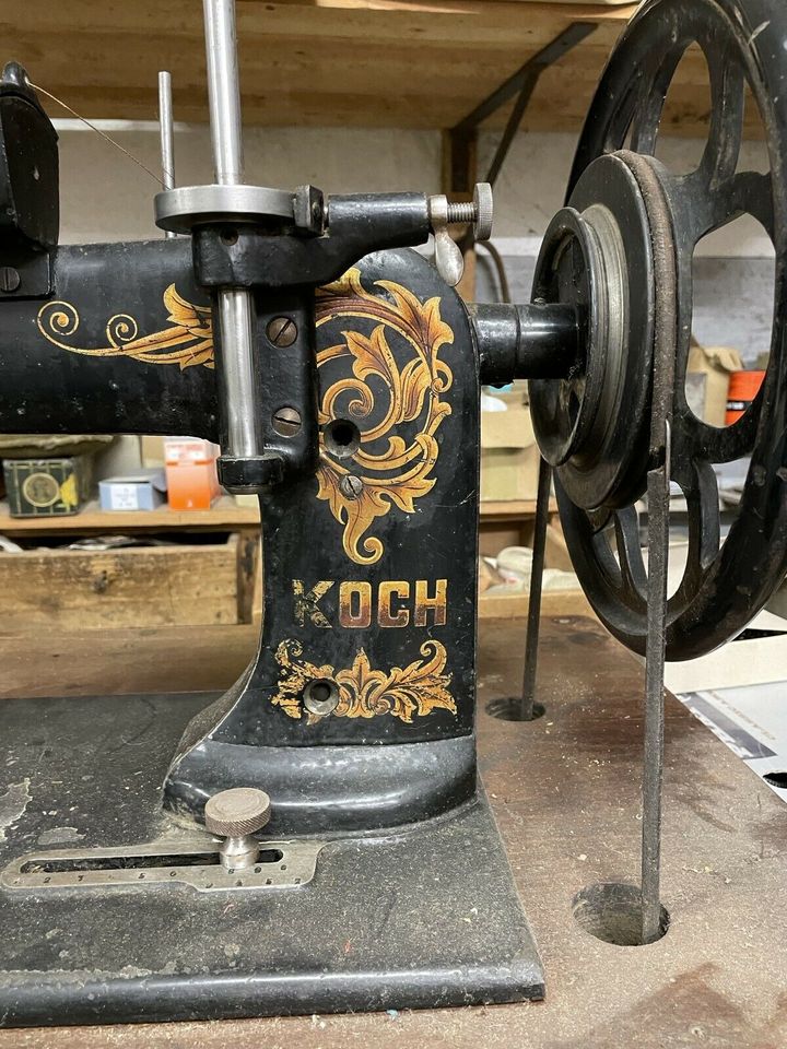 Antike Nähmaschine / Firma Koch in Dettingen an der Erms