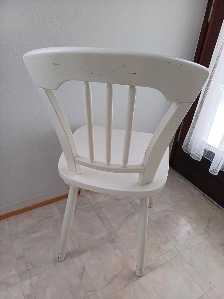 Stuhl Stühle weiß Shabby Landhausstil Holz in Bad Vilbel