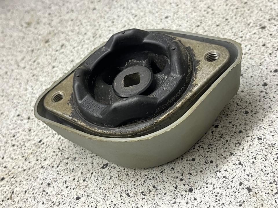 Lagerauflösung VAG 8D0 399 151 J Lager Gummimetalllager NEU in Salzgitter