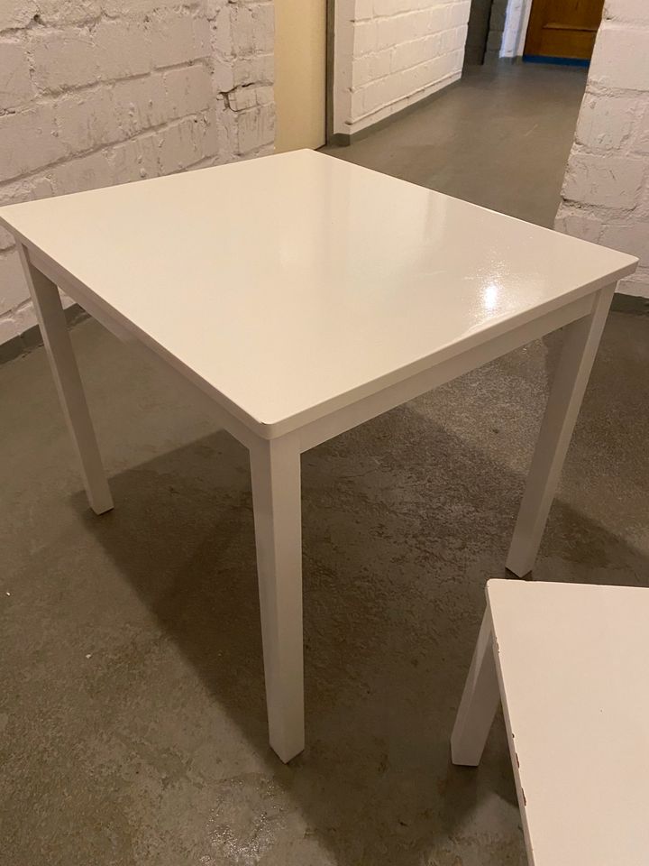 Ikea Kinder Tisch mit zwei Stühlen in Ratingen