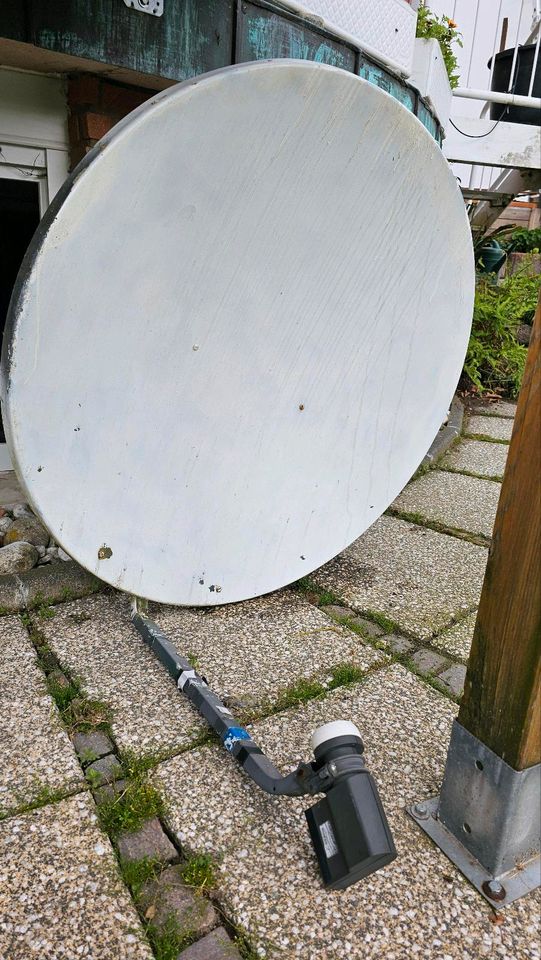 80 cm sat Spiegel plus 4 Fach LNB in Haltern am See