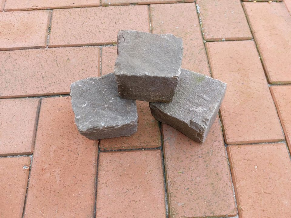 Granit Quadersteine - grau - ca. 9 x 9 x 9 cm - guter  Zustand in Lathen