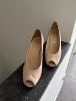 Damen Lack Pumps High Heels Peeptoe Stiletto altrosa unisa Gr. 41 Niedersachsen - Osnabrück Vorschau