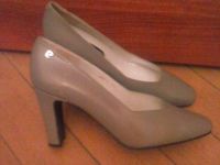 PIERRE CARDIN Lederpumps hellgrau, weiches Leder Gr.39,5 TOP Berlin - Wilmersdorf Vorschau