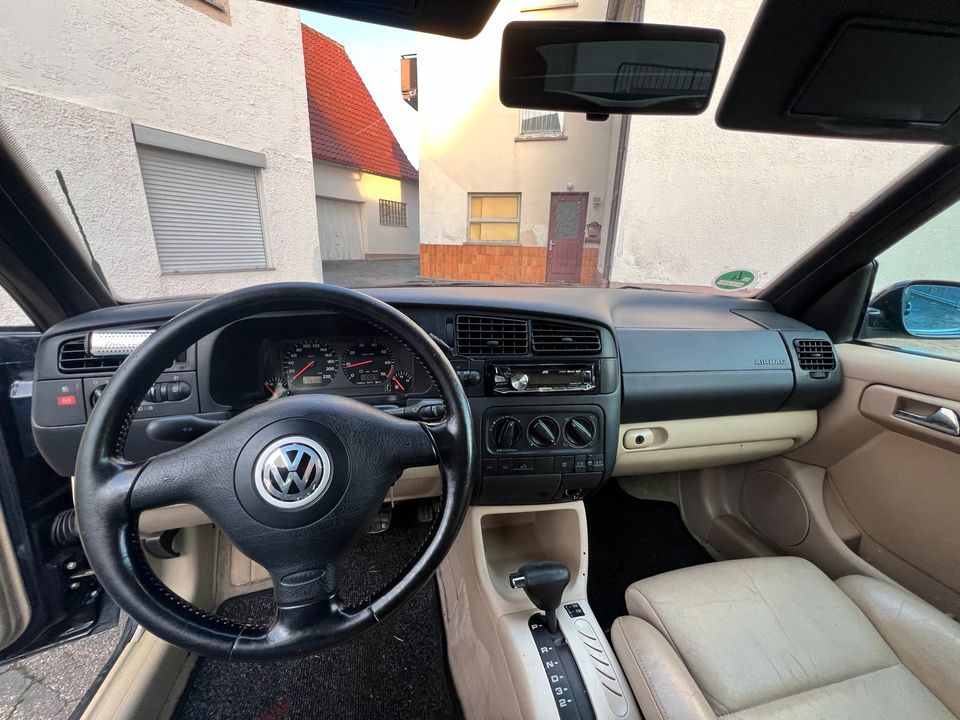 Golf IV 4 Cabrio 2.0 115 PS Klima Automatik Sitzheizung in Aspach