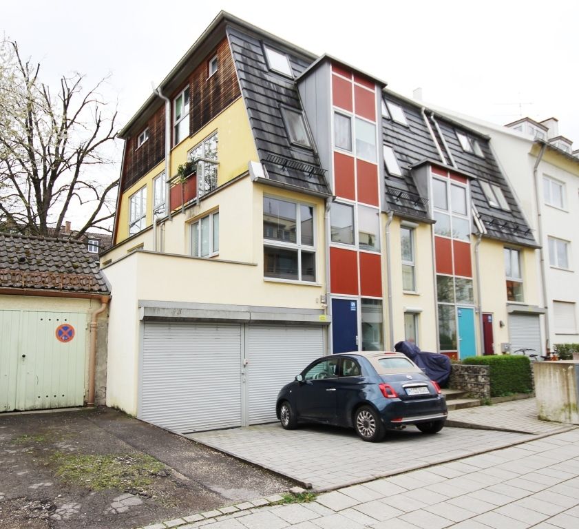 Helle, gepflegte Garten-Masionette-Wohnung mit EBK und TG Platz! Sehr ruhige Anliegerstraße! in München