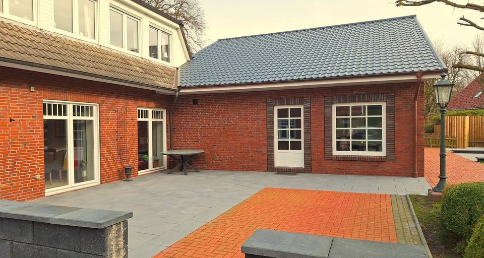 Haus der tausend Möglichkeiten: Sehr großes, sehr individuelles Wohn- und Geschäftshaus inkl. separater neuwertiger, hochwertig ausgestatteter Wohnung und Bauplätzen in Wittmund