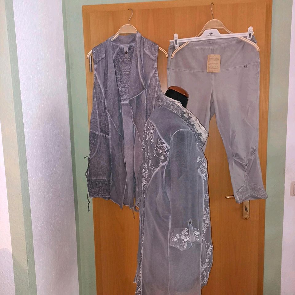 Tredy...Bluse Gr.46 ,  Weste Gr.44 & Leggings Gr 44..NEU in Leipzig