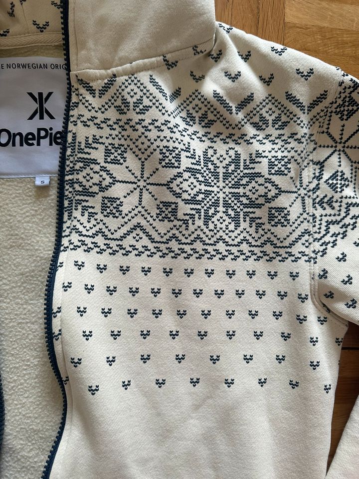 Original OnePiece Onesie Größe S Winter Edition in Dußlingen