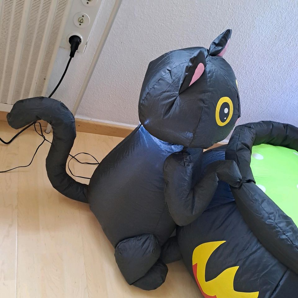 Halloween Katze Hexe Kessel aufblasbar inflatable in Uhingen