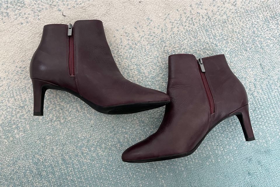 Stiefeletten CLARKS Calla Blossom violett Bordeaux rot Aubergine in Hessen  - Heuchelheim | eBay Kleinanzeigen ist jetzt Kleinanzeigen