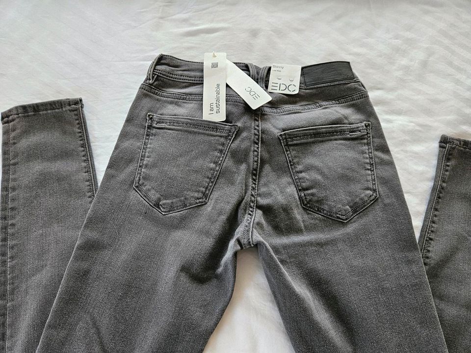 edc, Esprit, Jeans, Damen, NEU, grau, Skinny Low Rise, 26/32 in Kastellaun