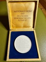 Medaille Biskuitporzellan Meißen Nationale Front DDR Bad Doberan - Landkreis - Wiendorf Vorschau