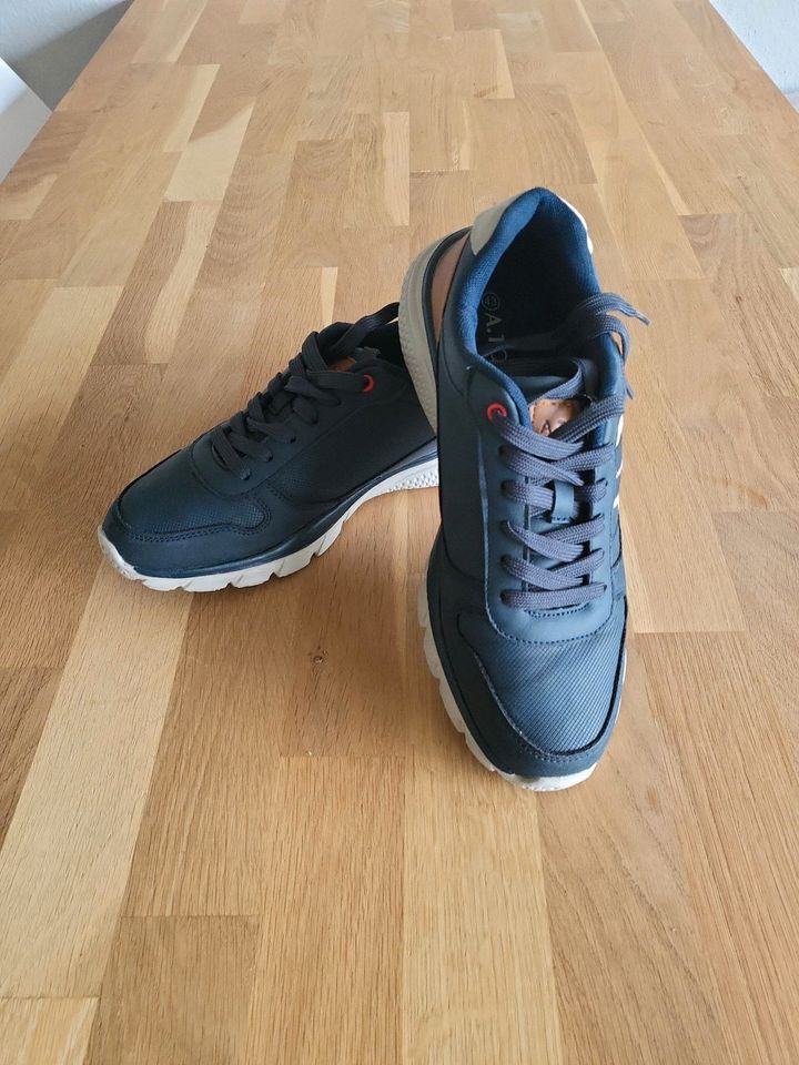 Herrenschuhe Sneaker neuwertig in Hungen