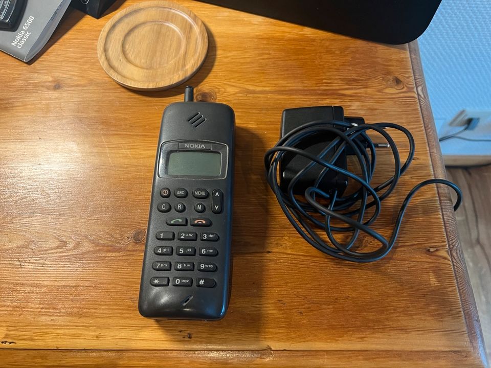 NOKIA 1011 Erstes GSM Handy von 1992 in Berlin