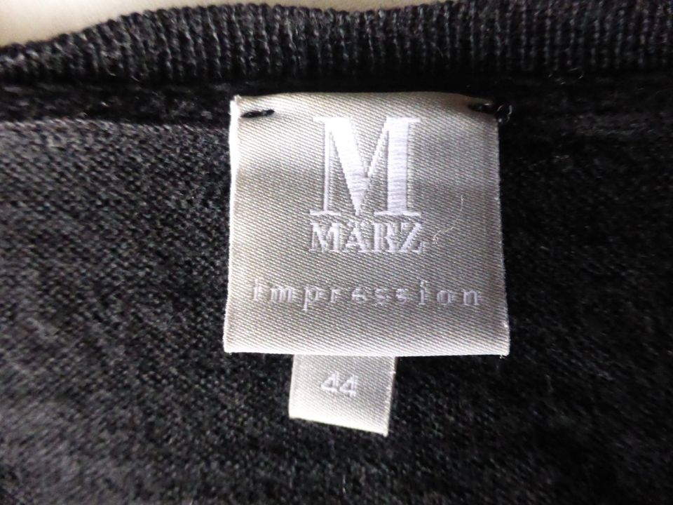 MÄRZ Pullover in schwarz, Gr. 44, sehr gut erhalten in Grub a. Forst