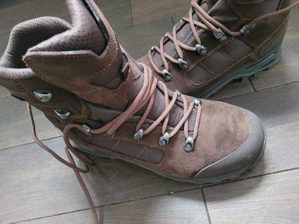 Lowa Kampfstiefel Wanderschuh Military Bundeswehr Stiefel Gr.42 in Marburg