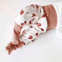 Baby Pumphose Erdbeeren  Reborn Baby Kleidung Schleswig-Holstein - Flensburg Vorschau