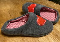 Hausschuhe warm Pantoffeln Gästehausschuhe  Schuhe Slipper Sachsen - Riesa Vorschau