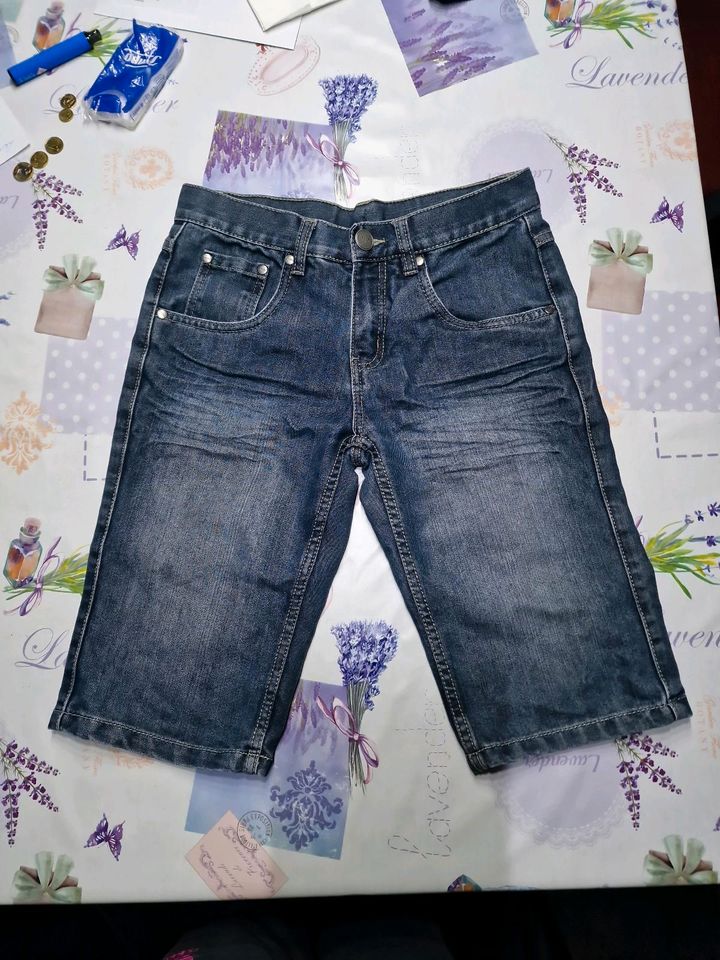 Jungen Shorts Bermudas 3/4 Jeanshose Gr. 158 in Leipzig