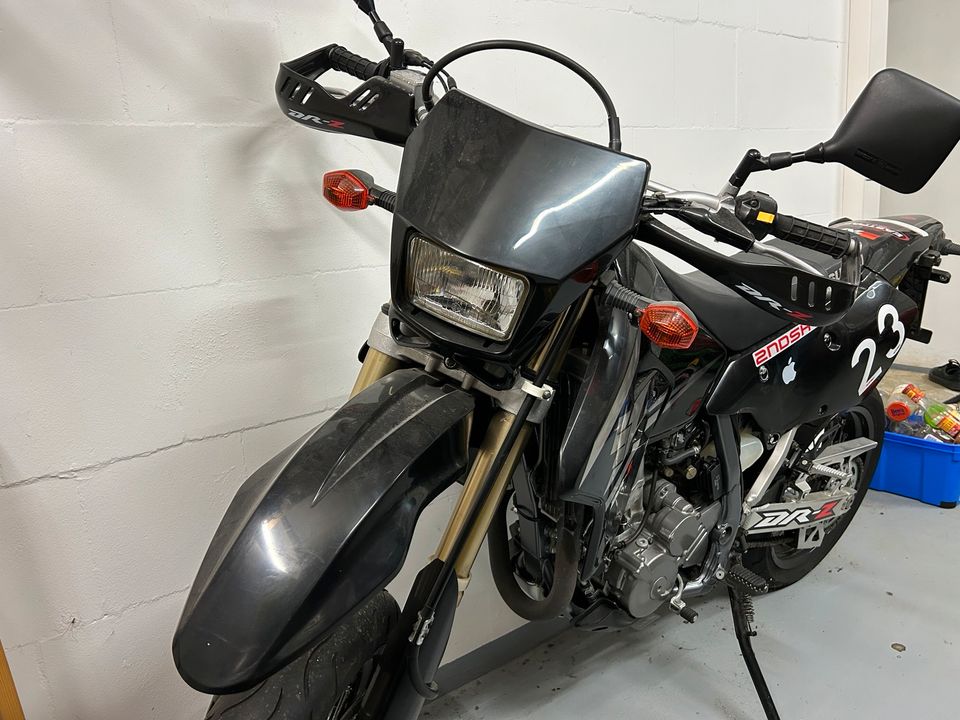 Suzuki DR Z 400 SM, sehr wenig gefahren Supermoto in Rabenholz