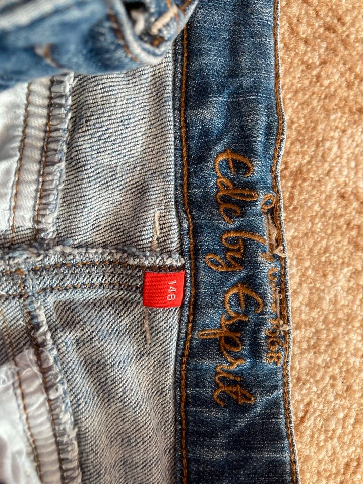 Esprit kurze Jeans Größe 146 in Rogätz