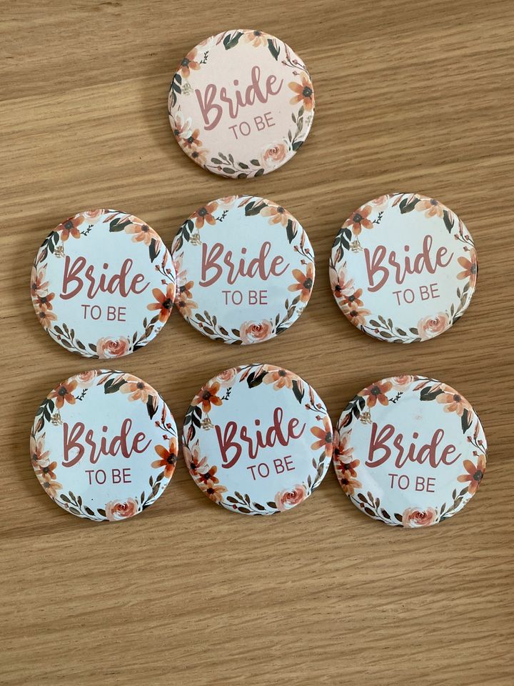 Große Buttons BRIDE TO BE Anstecker Hochzeit Braut junggesellinen in Bernau