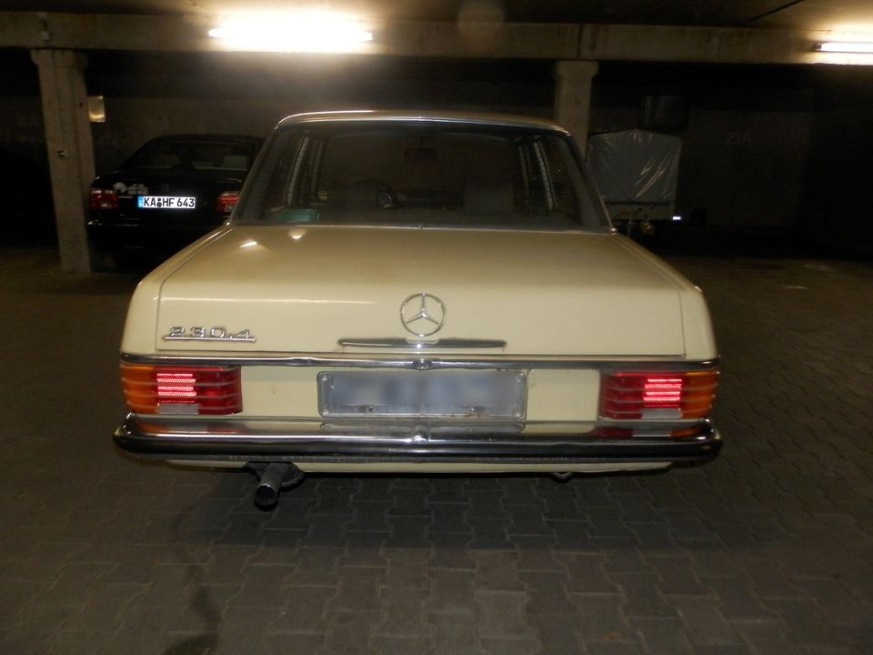 Mercedes-Benz  W114 W115 / 8  230.4 H-Zulassung in Durmersheim