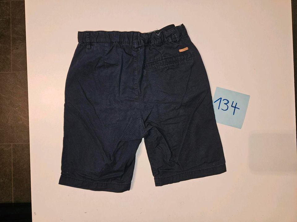 Jungen h&m shorts / kurze Hose gr. 134 / jeans short in Staufenberg